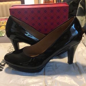 Clark’s black heel